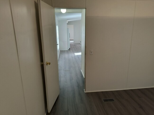 Building Photo - 715 Northview Cir