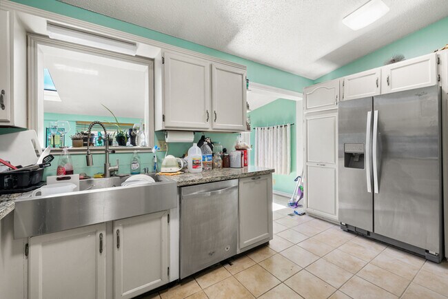 Building Photo - 2380 Middleton Ct