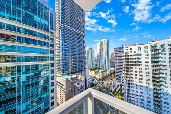 Building Photo - 1155 Brickell Bay Dr