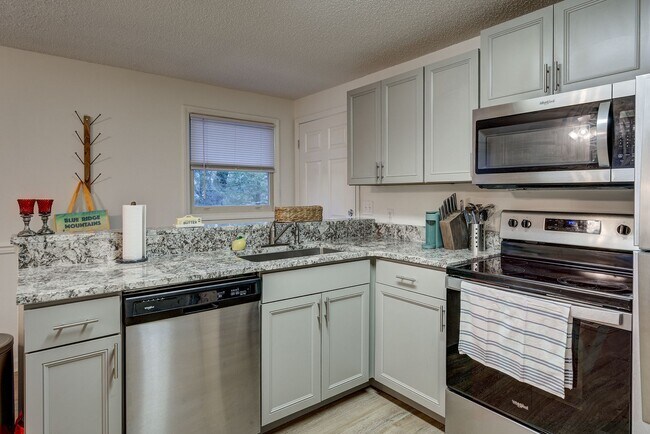 Building Photo - 1312 N Barton St