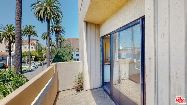 Building Photo - 144 N Hamilton Dr