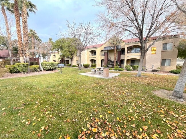 Building Photo - 7885 W Flamingo Rd