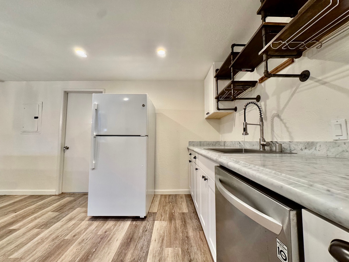 Building Photo - 1054 24th St