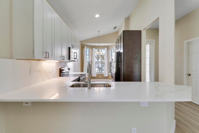 Building Photo - 726 SW Aruba Bay