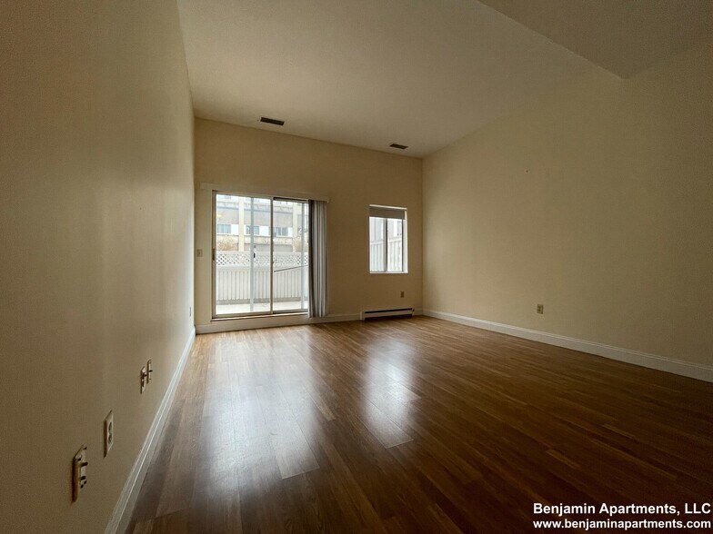 Building Photo - 1055 Commonwealth Ave