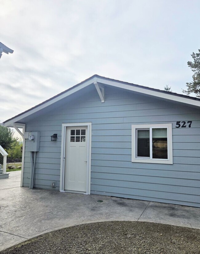 Building Photo - Newly Remodeled 2 Bedroom Home & ADU For R...