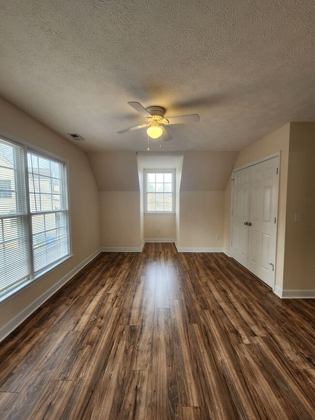 Building Photo - Asheville Rental!