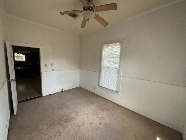 Building Photo - 205 Henry St