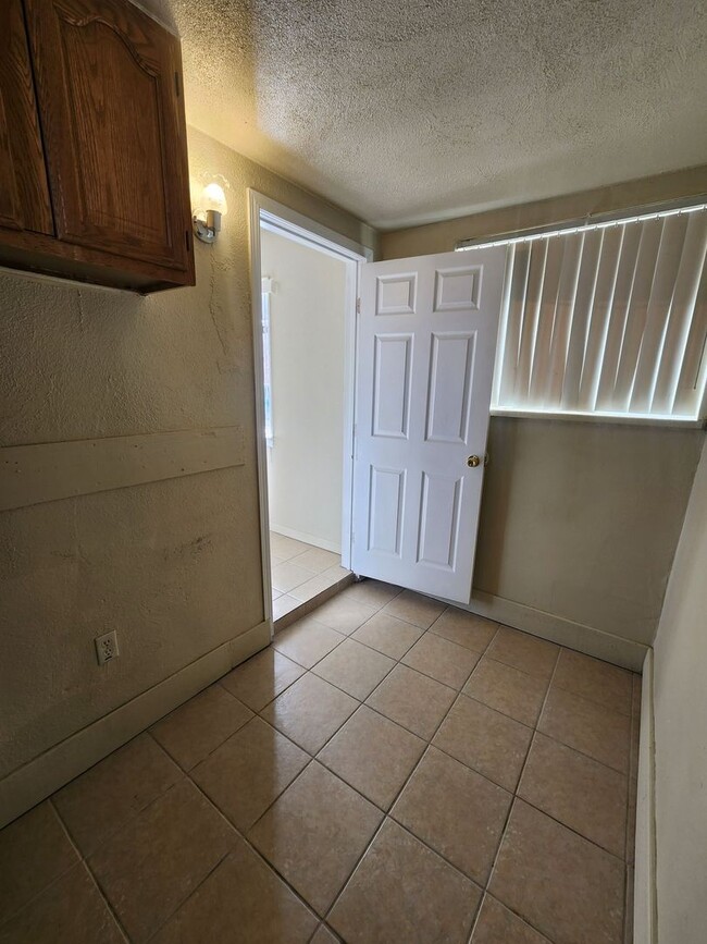 Building Photo - Two Bedroom Duplex in Downtown 29 Palms!