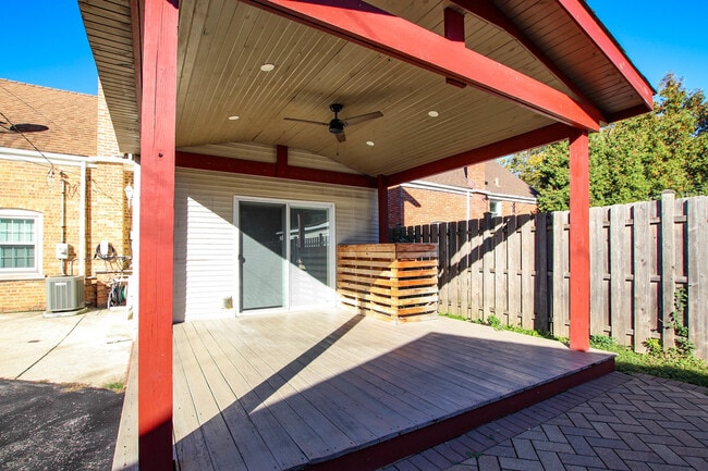 Building Photo - 5815 N Canfield Ave