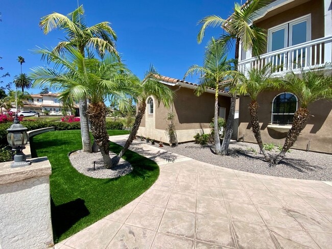 Building Photo - Executive 5 BR Home With Pool RV Parking H...