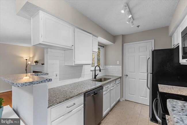 Building Photo - 1524 Lincoln Way