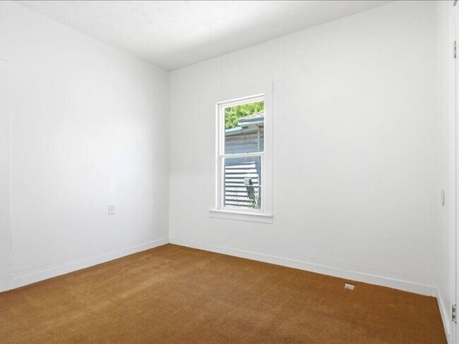 Building Photo - Poplar Grove 2 bedroom 1 bath, fenced