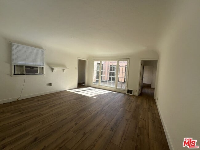 Building Photo - 4956 S San Vicente Blvd