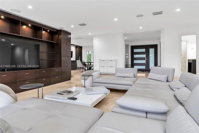 Building Photo - 415 Rovino Ave