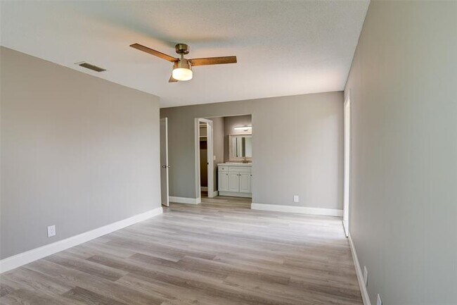Building Photo - 185 N High Point
