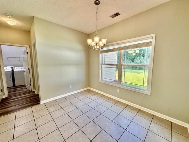 Building Photo - Fantastic Three Bedroom Updated Home in Bluffton!