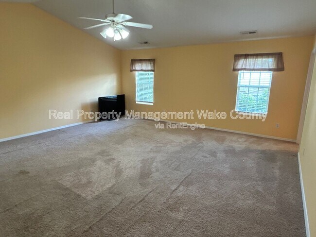Building Photo - 5323 Seaspray Ln