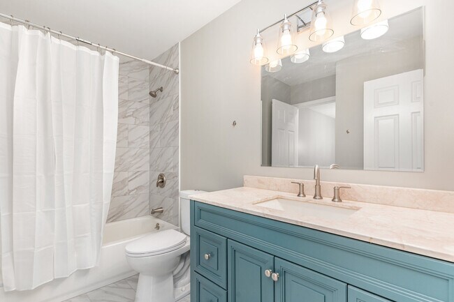 Building Photo - 355 Crestwood Ct