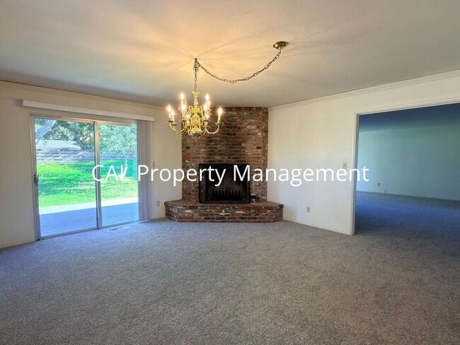 Building Photo - Beautiful 3-Bedroom Pebble Beach Home!