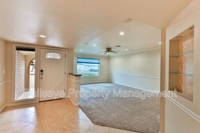 Building Photo - 2334 W Calle Iglesia Ave