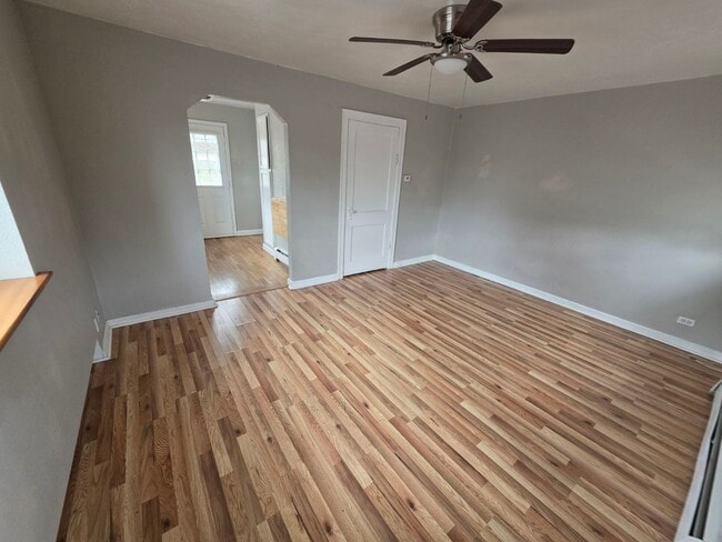 Building Photo - Studio Apartment Close to South Broadway!