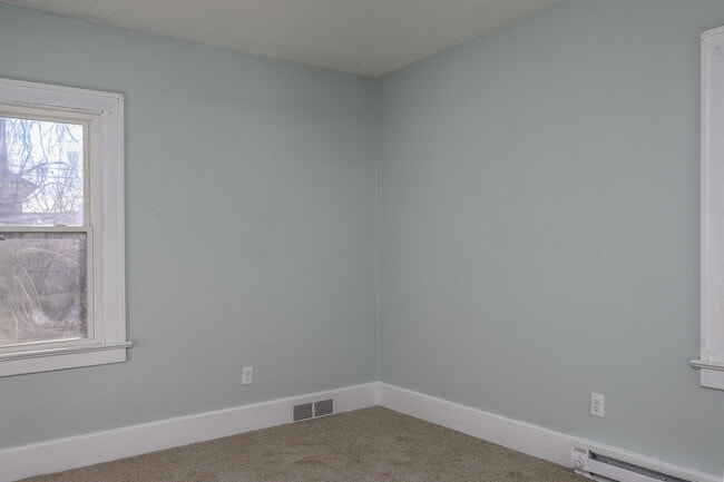 Building Photo - 3854 Drexel Dr