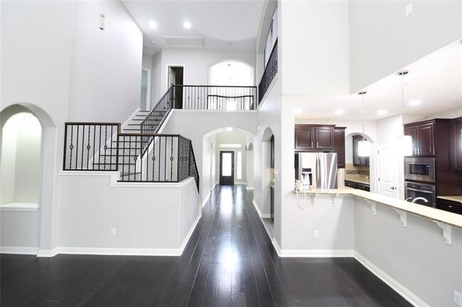 Building Photo - 610 Spanish Mustang Dr