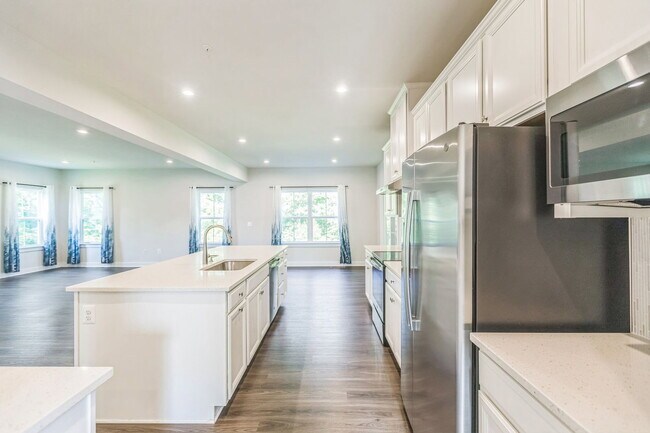 Building Photo - 8327 Legacy Cir E