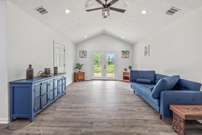 Building Photo - 3579 Oakwood Dr