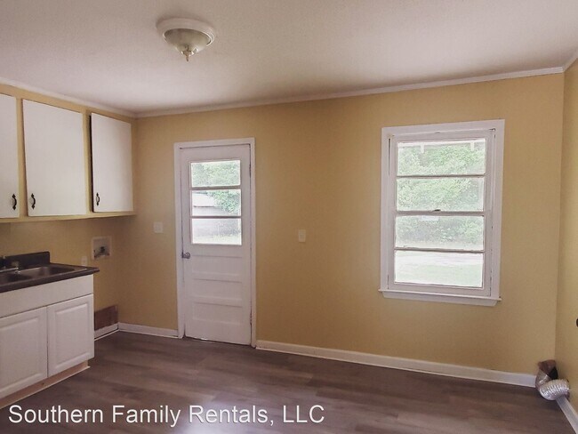 Building Photo - 3 br, 1 bath House - 102 Celia St.