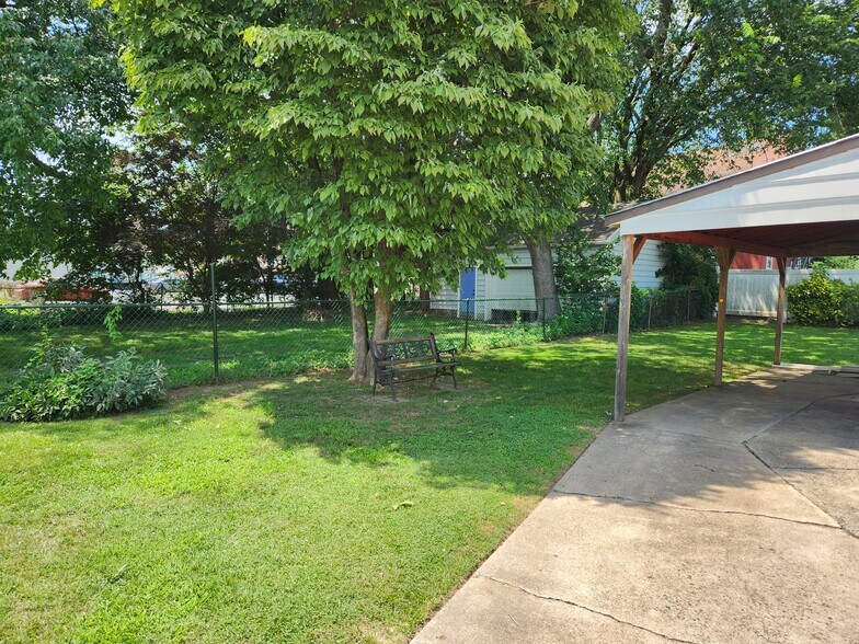 Building Photo - 1023 Lawnton Ter