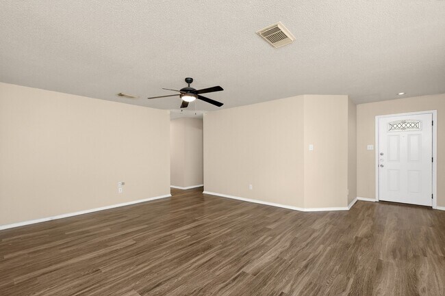 Building Photo - 10526 Bluegrass Pond