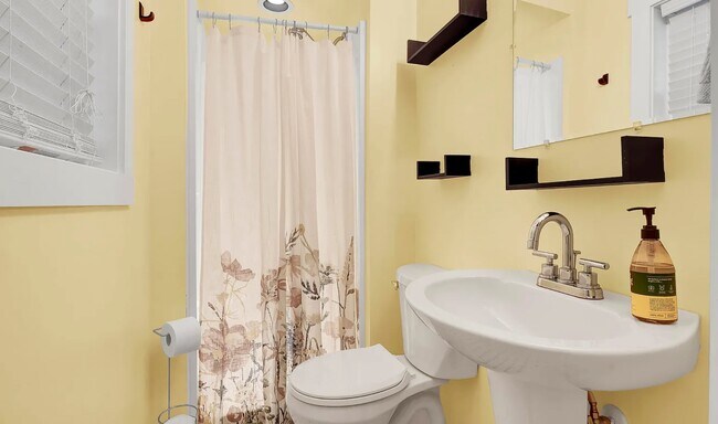 Building Photo - 4618 Trafalgar Rd