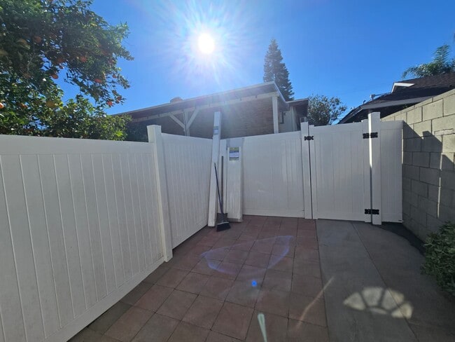 Building Photo - 18557 W Victory Blvd