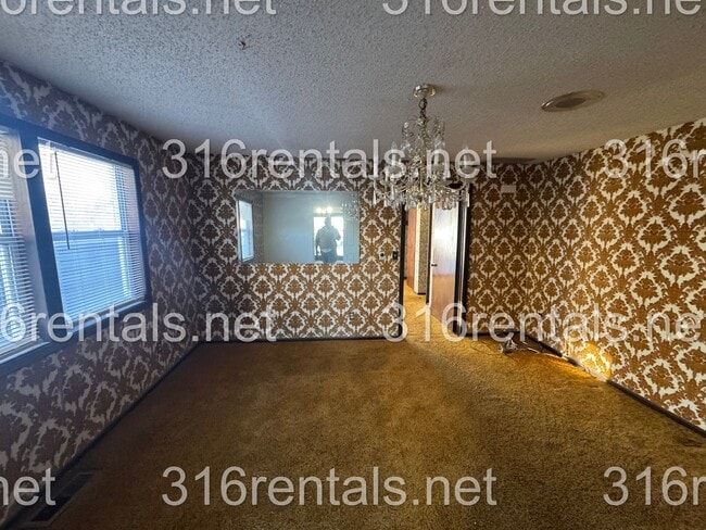 Building Photo - $895 - 3 bed 1 bath - Single Family Home