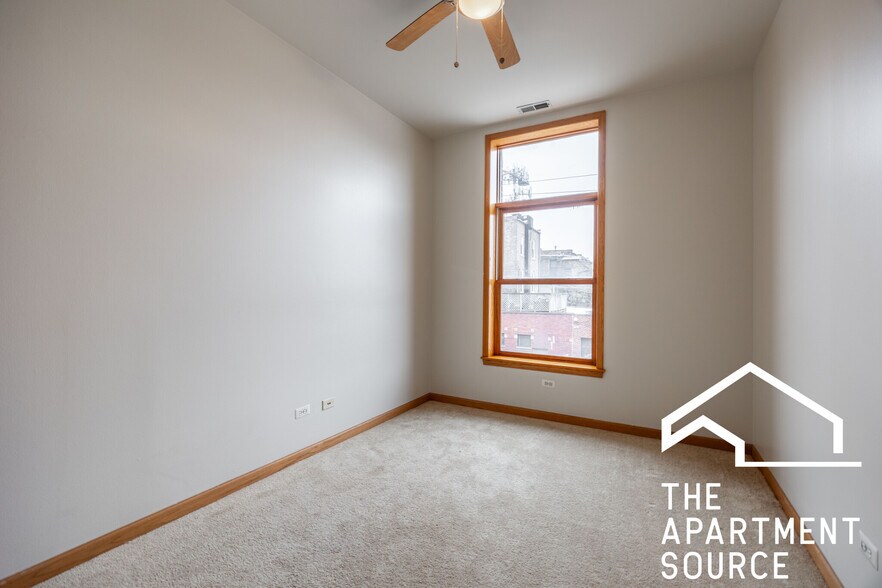 Building Photo - 515 N Racine Ave