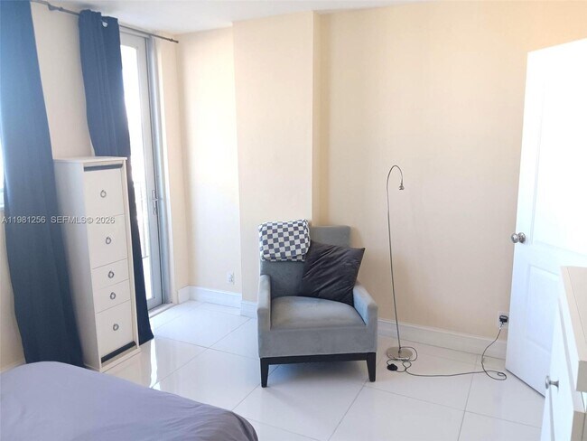 Building Photo - 3703 NE 166th St