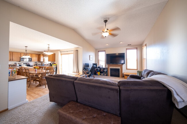 Building Photo - 3292 Century Dr