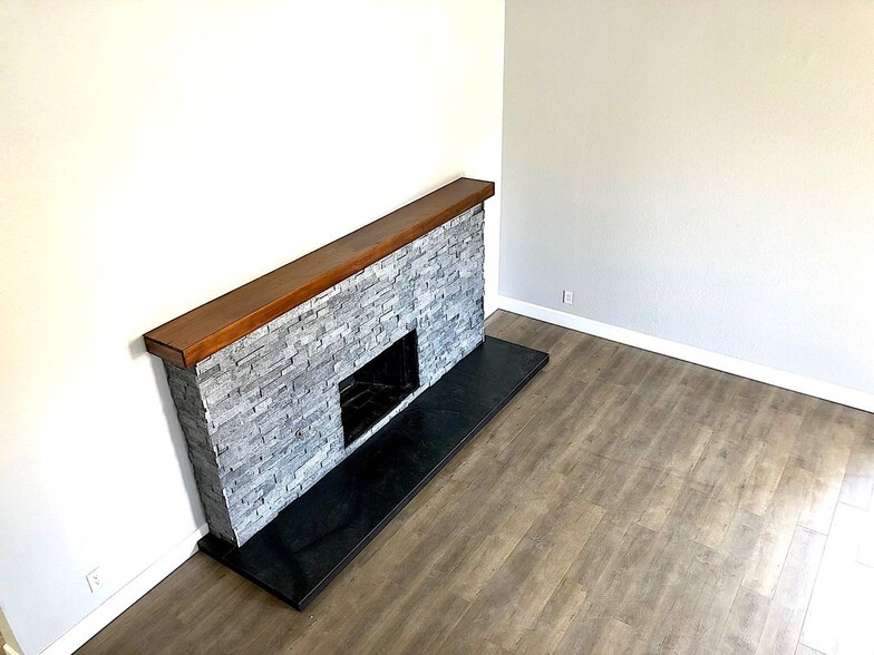 Building Photo - 38343 5th Pl W