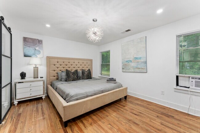 Building Photo - 2874 Grand Ave SW