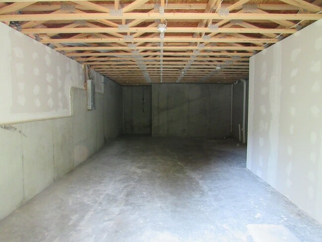 Building Photo - 3D Tour Available - Beautiful Miller Ranch Town-Home with Open Floor Plan! Available July 1st!