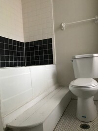 Building Photo - THREE 2 BEDROOM APARTMENTS IN THIS BUILDIN...