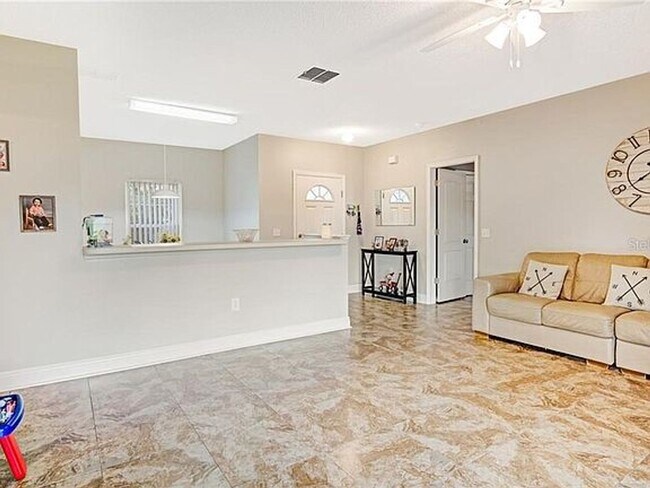 Building Photo - SINGLE FAMILY HOME IN POINCIANA 3/2