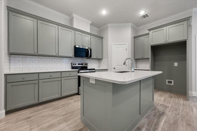 Building Photo - Brand New Luxury Townhouse in West Arlington