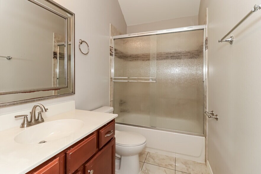 Building Photo - 319 W Little Creek Rd