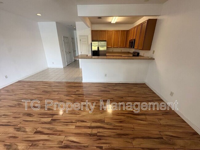 Building Photo - 5760 Sandstone Way