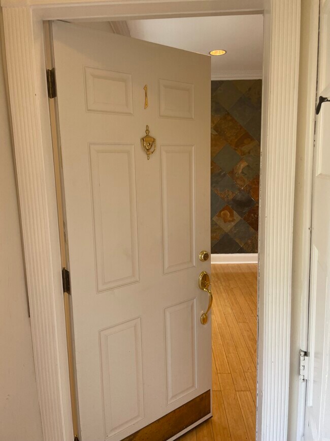 Building Photo - 550 Hobart Plz NW