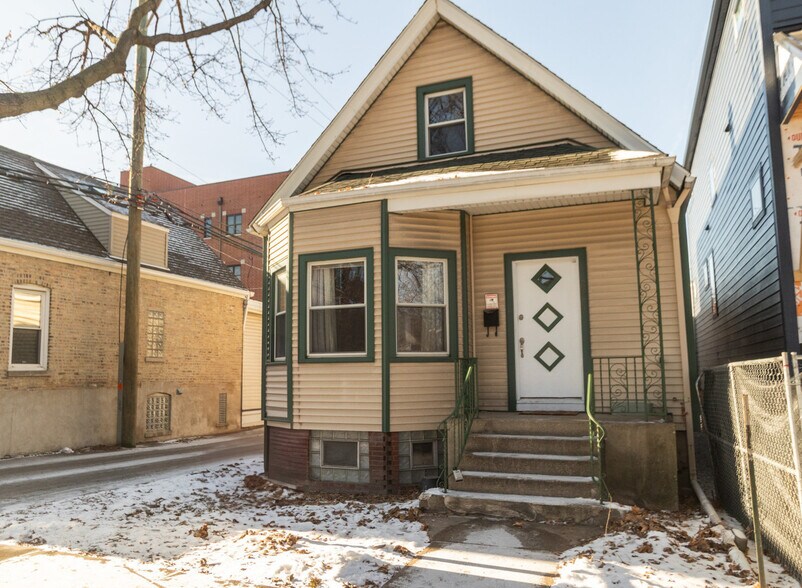 Building Photo - 2814 N Maplewood Ave