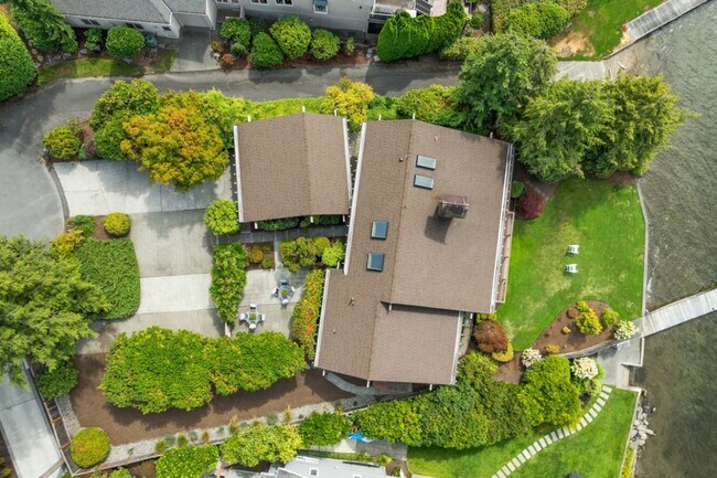 Building Photo - 4Bd/2.25Ba Bellevue House
